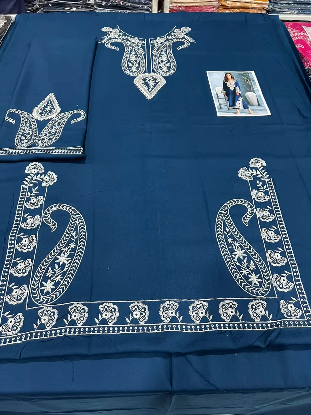 Women's Unstitched Embroidered Suit 2-Piece MZ1734200558MHSE