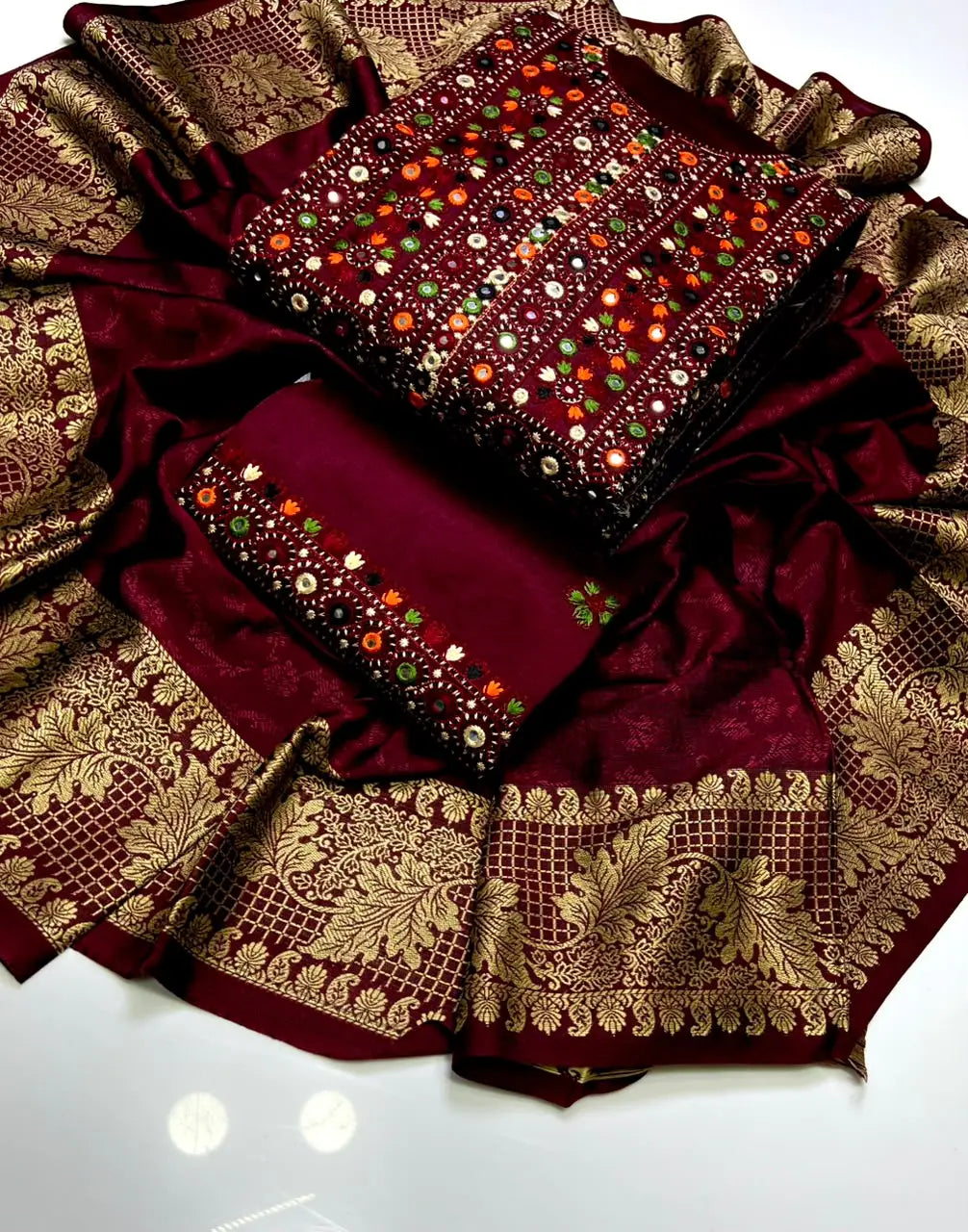 Women's Unstitched Embroidered Suit 3-Piece MZ3188200020BK